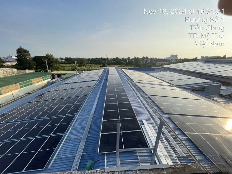 lắp đặt hệ thống năng lượng mặt trời cho nhà máy